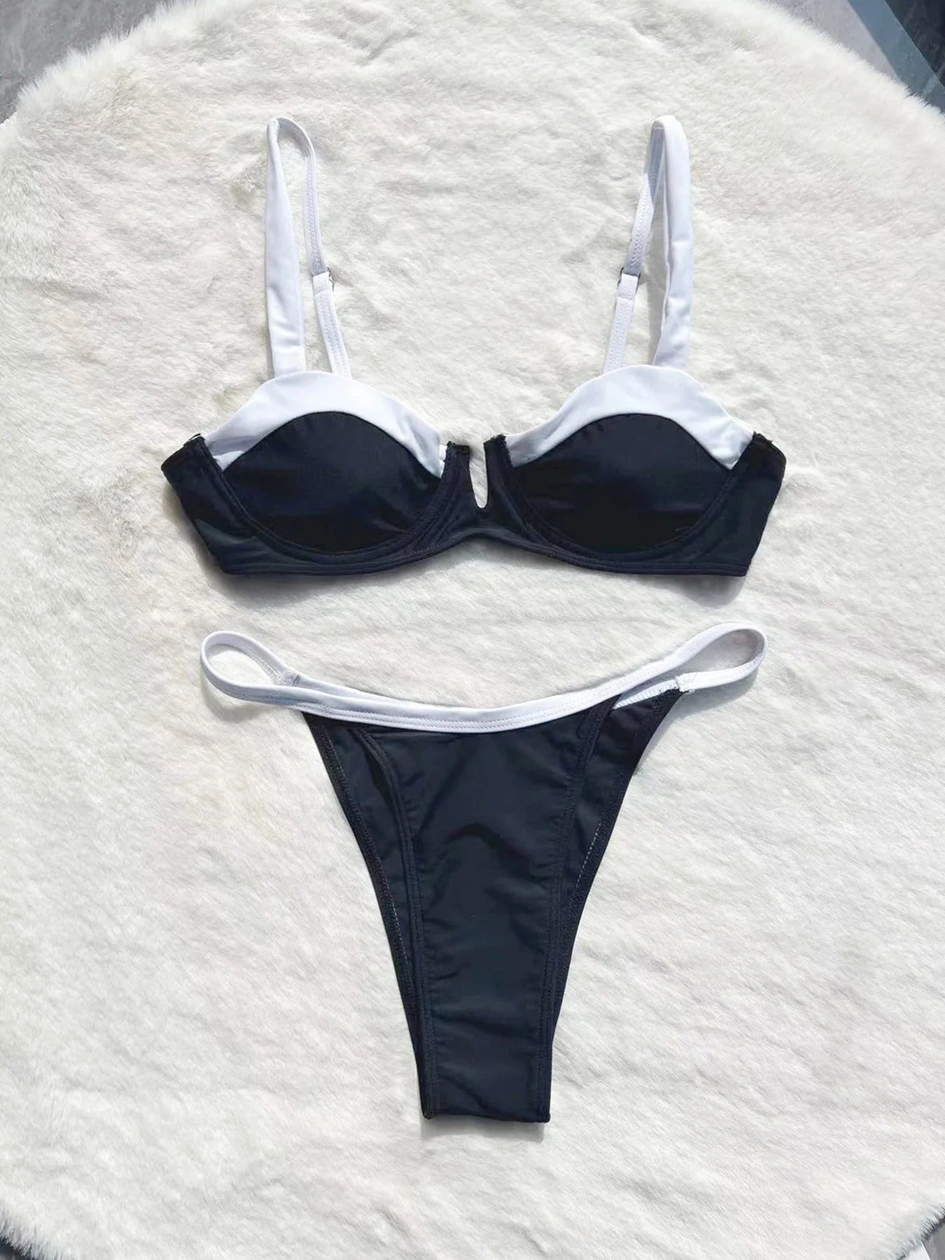 Ellie | Schwarzes Bikini-Set mit Kontrast