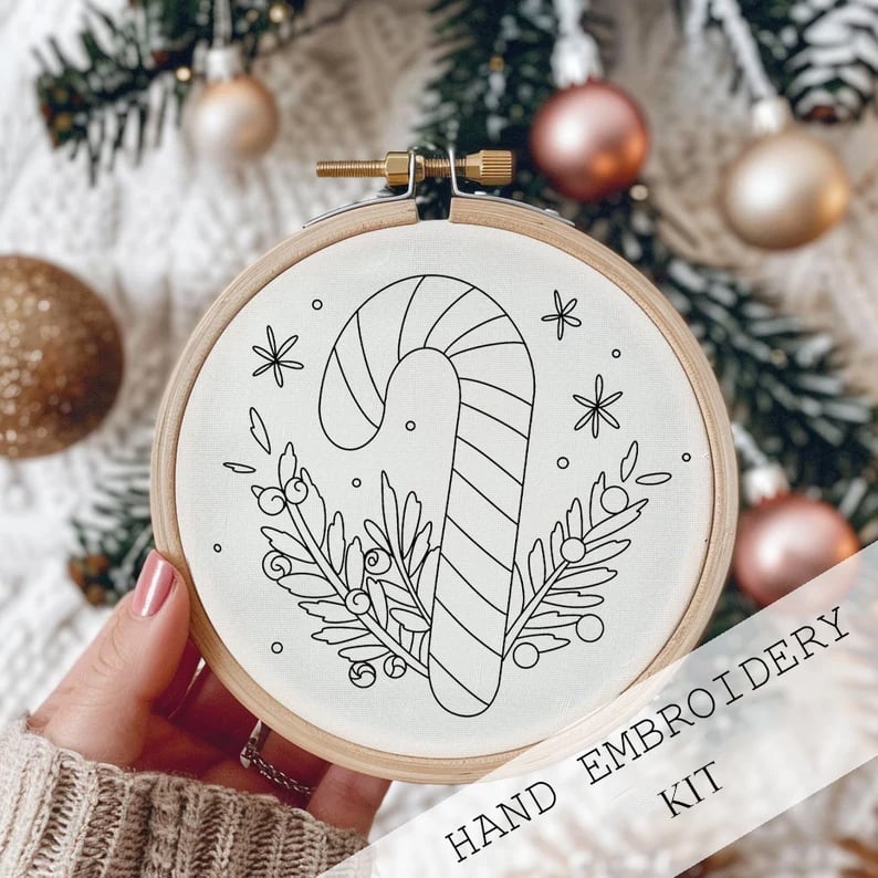 FrostMuse® | StitchScape Stickset – gemütliche Stickkunst für die Feiertage