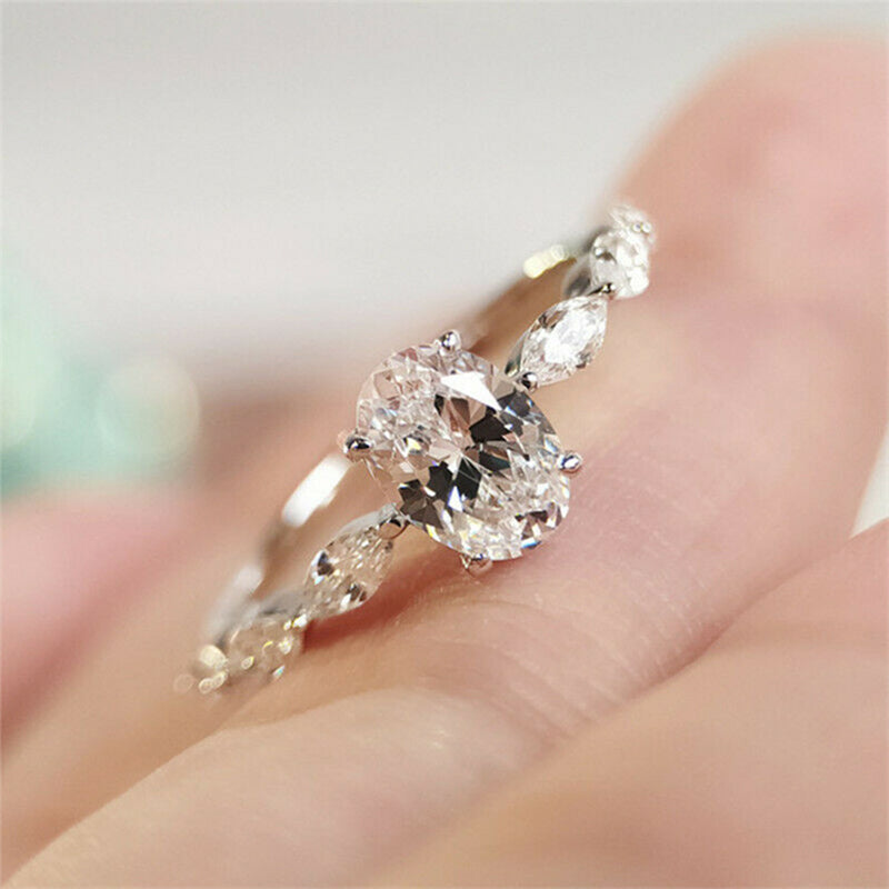 LumiOval™ | Ovaler Diamantring