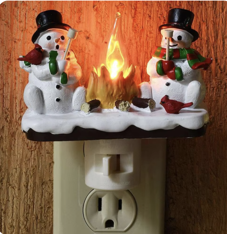 (50% Rabatt) - SpectraFlame® | GhostGlow Nachtlicht – LED-Geisterflackern für Halloween