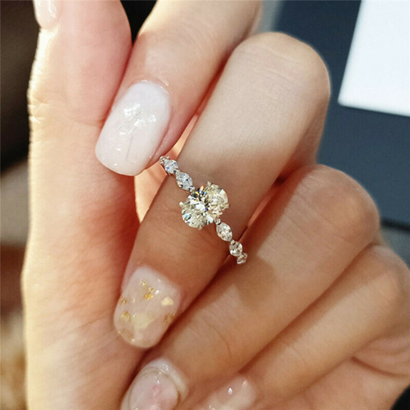 LumiOval™ | Ovaler Diamantring
