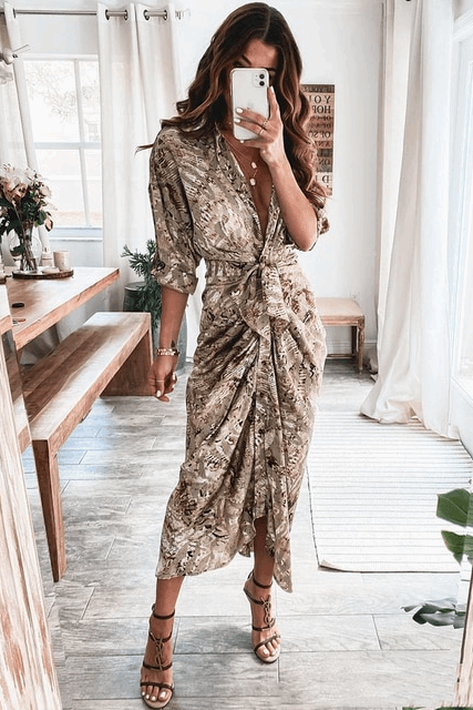 Aneri™ Kleid mit V-Ausschnitt