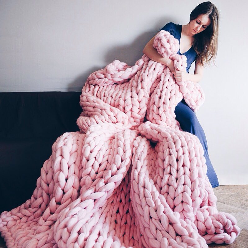 Große chunky Strickdecke, handgestrickt aus dicker Wolle, kuschelige Wohndecke für Sofa, Bett & Wohnzimmer Deko