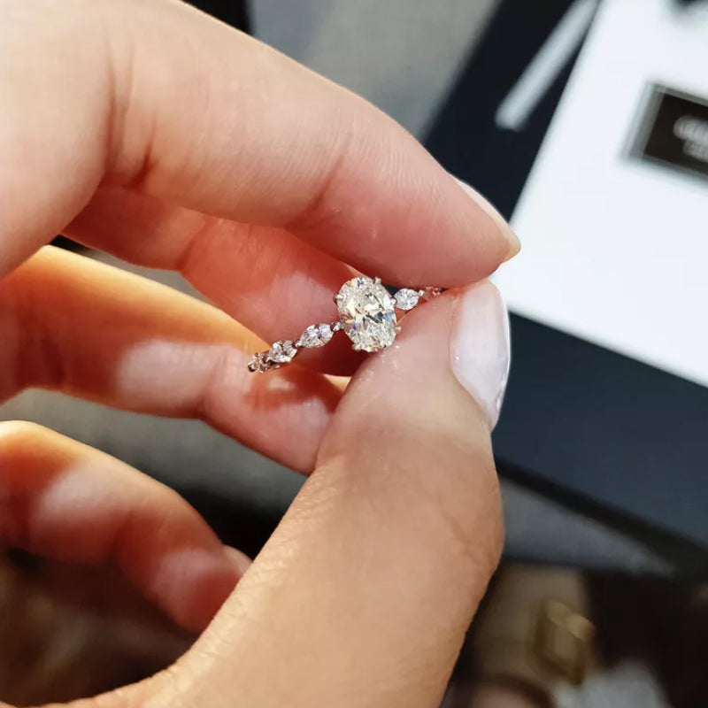 LumiOval™ | Ovaler Diamantring