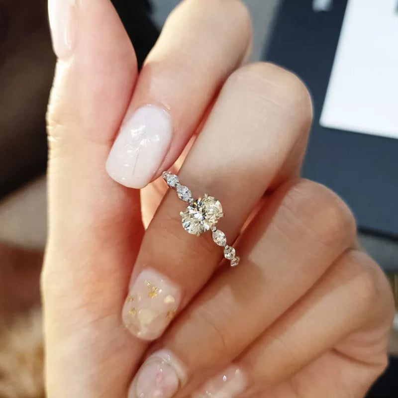 LumiOval™ | Ovaler Diamantring