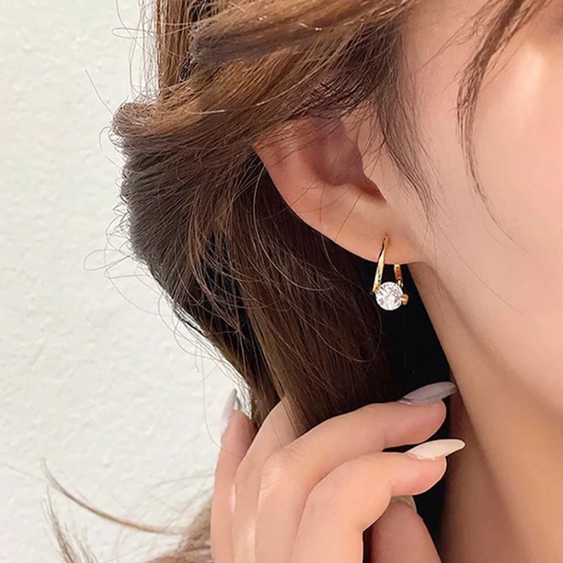 Elegant gold hoop earrings with sparkling round crystal – women’s minimalist jewelry for everyday wear and special occasions