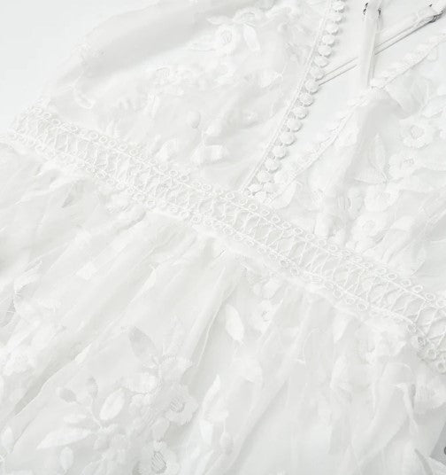Florique™ | Mini-Cocktailkleid mit Blumenstickerei