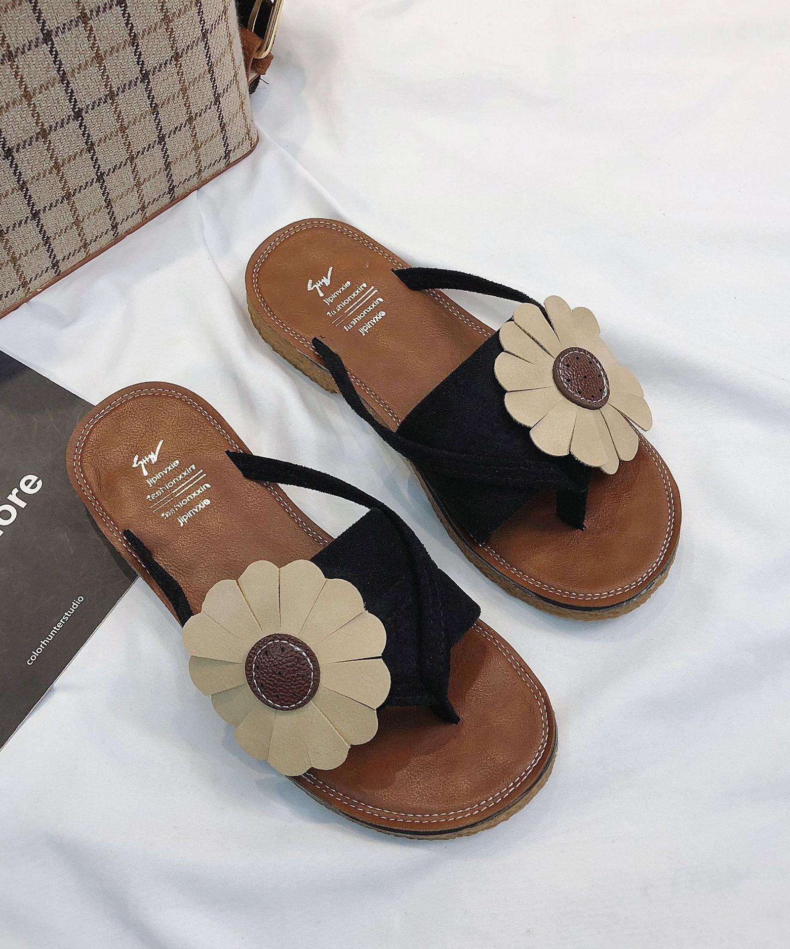 Petalyn™ | Grüne geblümte Zehenstegsandalen