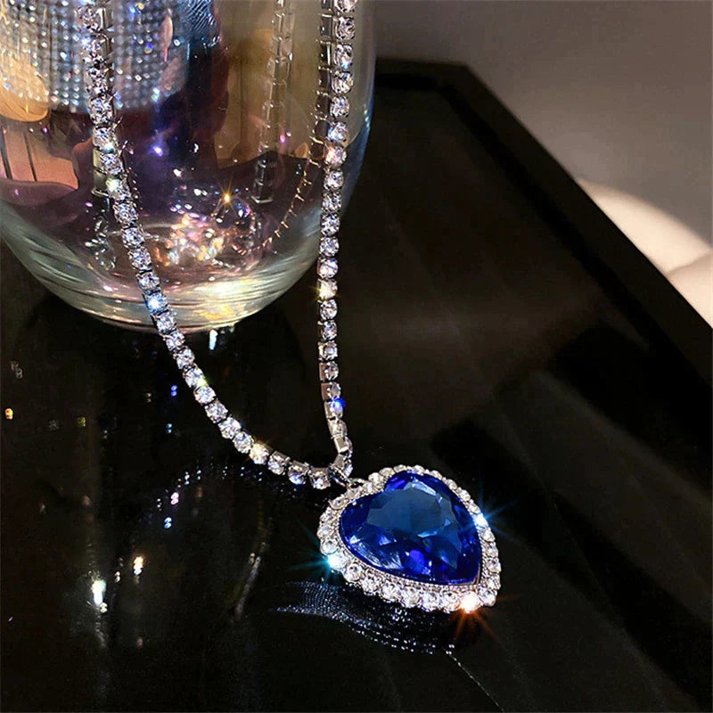 EternaBlue™ | Herz-Halskette mit Blauem Kristall