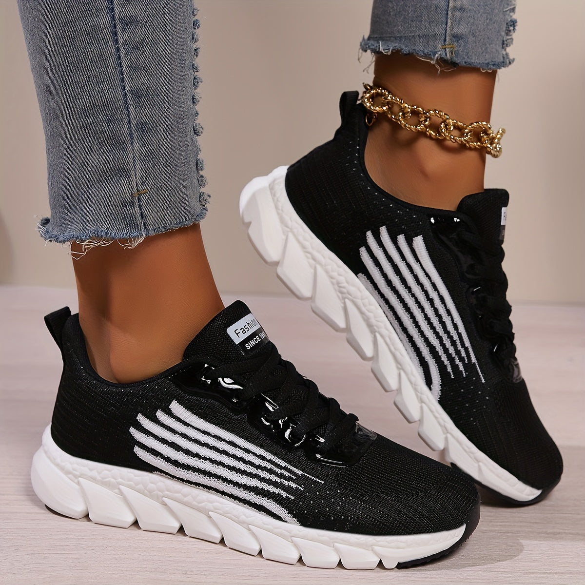 Damen-Sneaker in Weiß – atmungsaktive Sportschuhe mit Mesh-Obermaterial und rutschfester Sohle