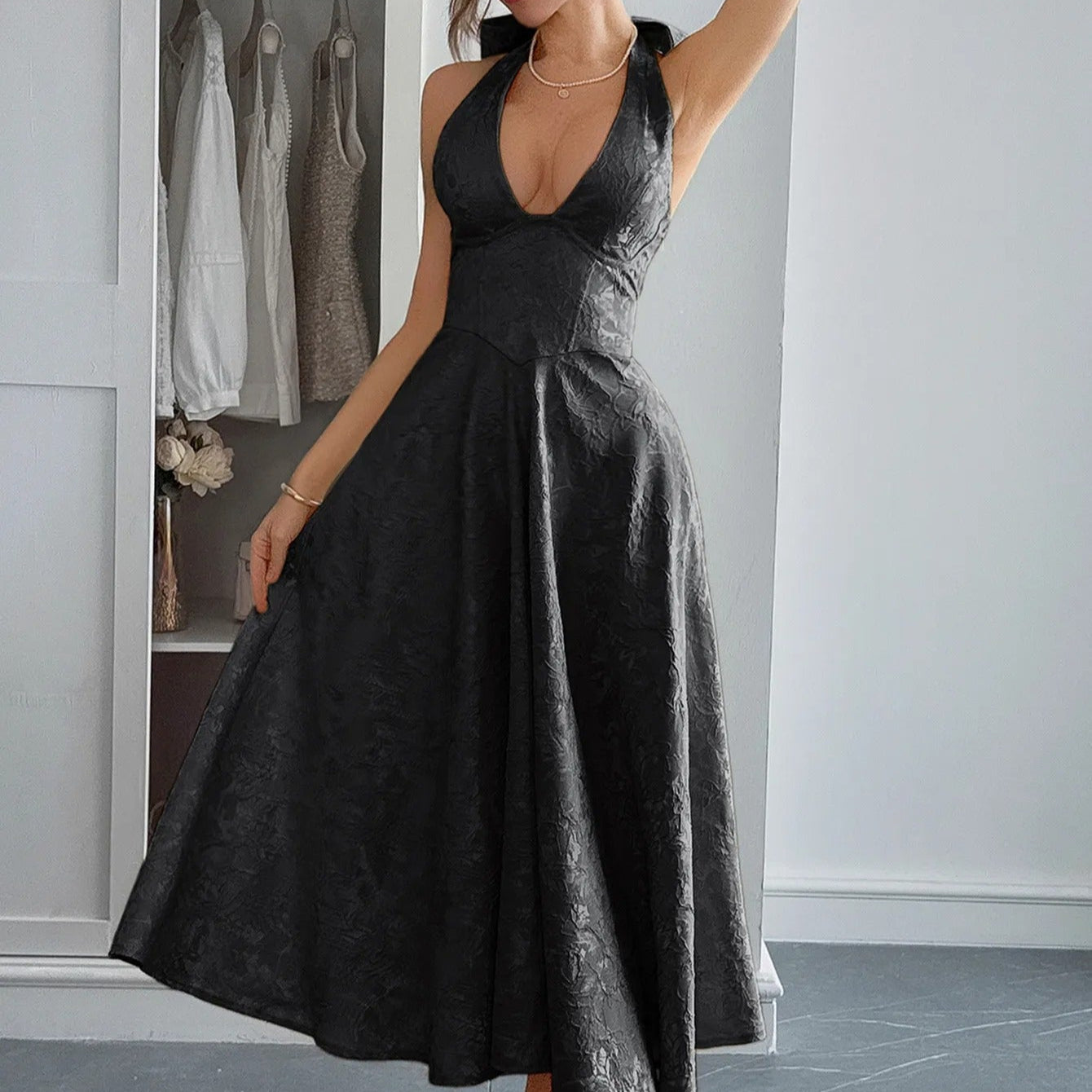 Jacquelle™ | Elegantes Damen Jacquard-Midikleid mit Neckholder