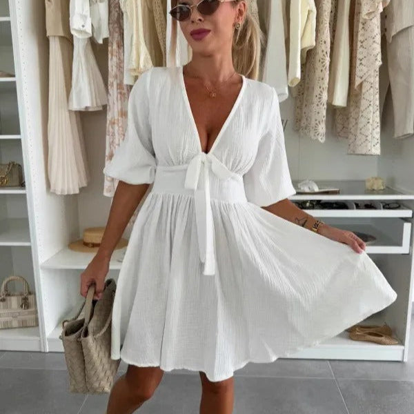 Froncelia™ | Kurzes Kleid mit gerafftem Ausschnitt & Puffärmeln