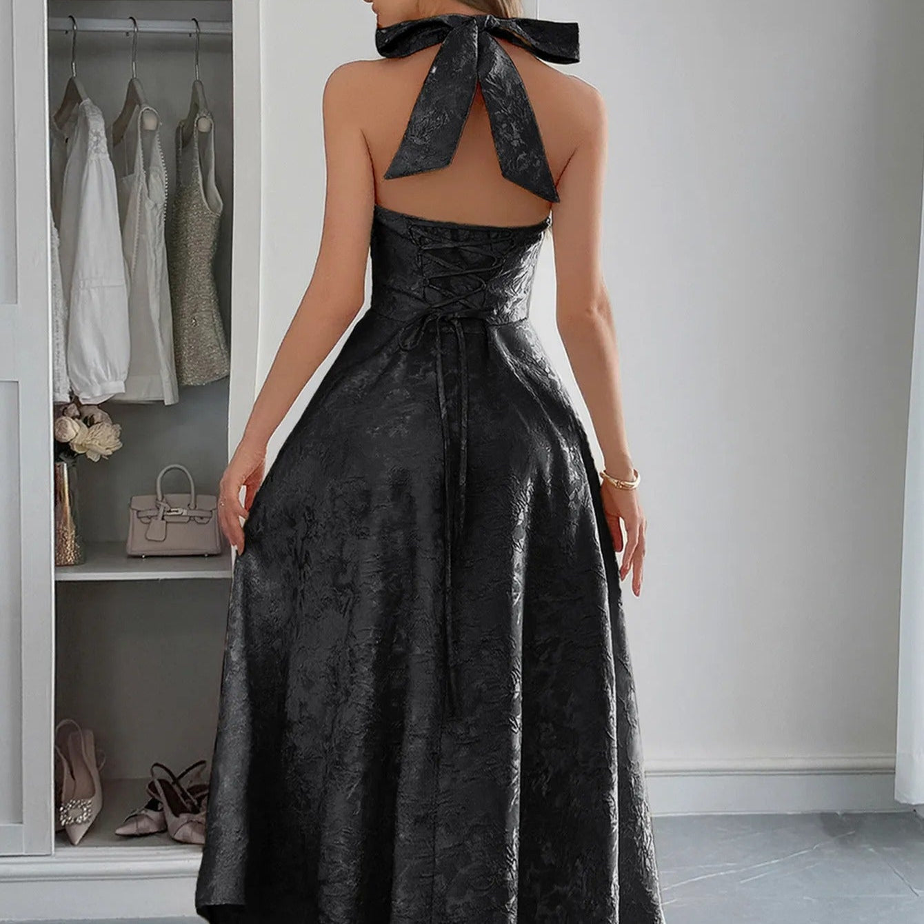 Jacquelle™ | Elegantes Damen Jacquard-Midikleid mit Neckholder