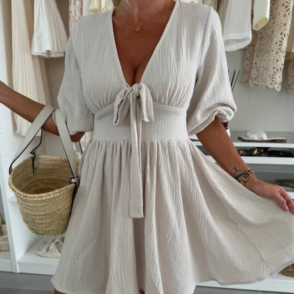 Froncelia™ | Kurzes Kleid mit gerafftem Ausschnitt & Puffärmeln