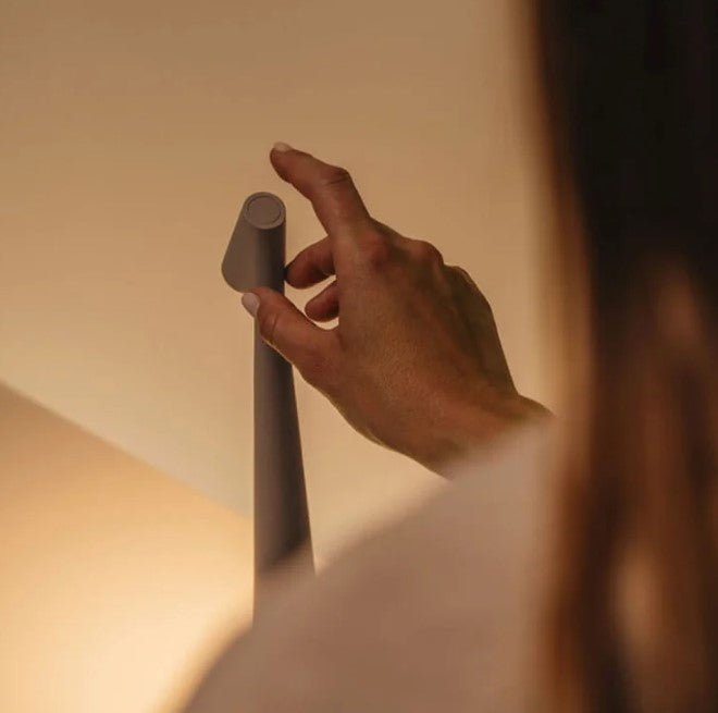50% RABBAT | Lumivue™ | Minimalistische LED Tischlampe