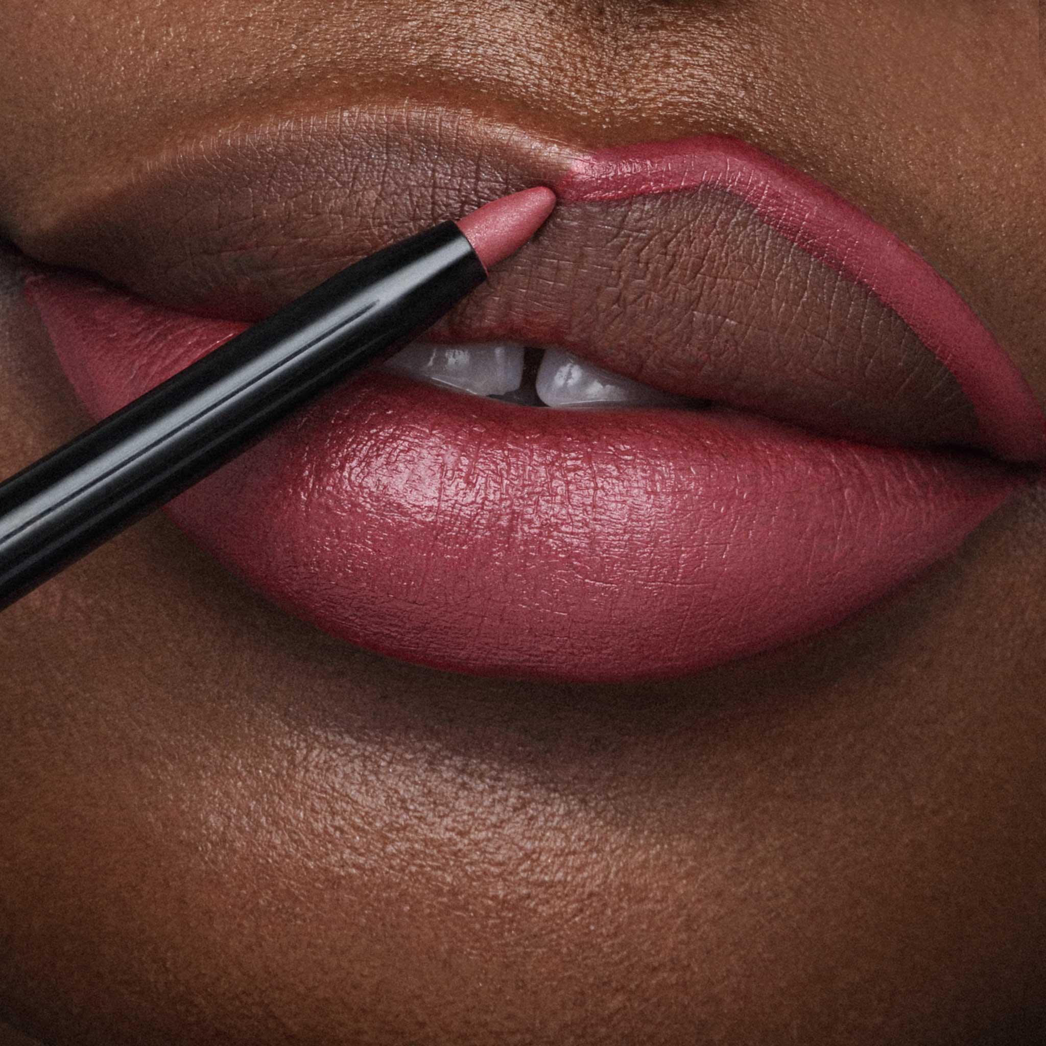 ChicSwipe | Ein dezenter Lippenstift in Himbeere