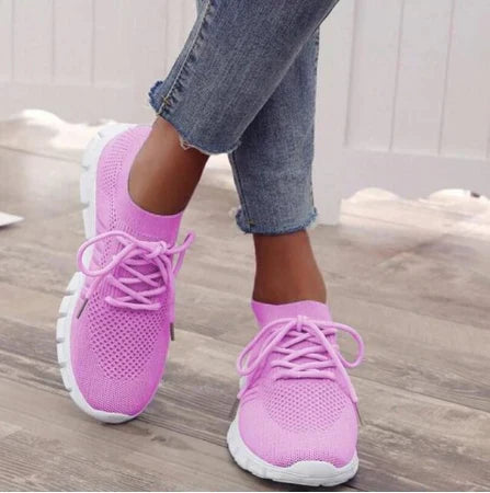 Beige Damen-Sneaker mit weißer flexibler Sohle, atmungsaktivem Strickmaterial und Schnürung