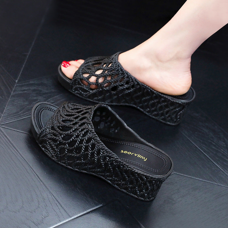 BreezCrest™ | Komfortable Damen-Sandale mit Keilabsatz und Cutout