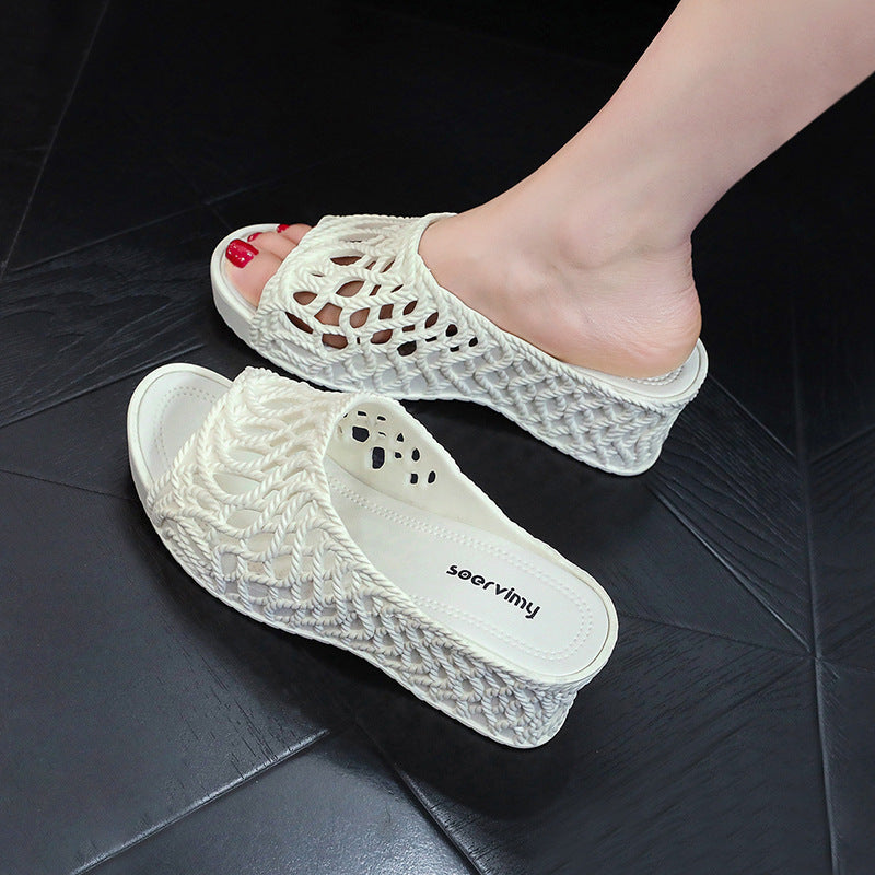 BreezCrest™ | Komfortable Damen-Sandale mit Keilabsatz und Cutout