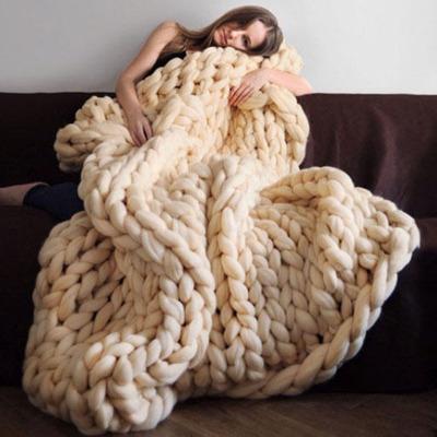 Große chunky Strickdecke, handgestrickt aus dicker Wolle, kuschelige Wohndecke für Sofa, Bett & Wohnzimmer Deko