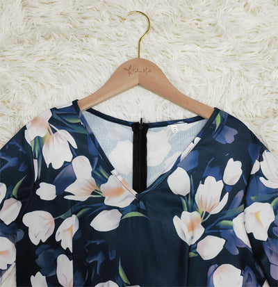 Sommery® Weißes Tulpenschichtenkleid mit kurzen blauen Ärmeln