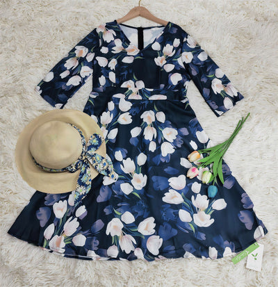 Sommery® Weißes Tulpenschichtenkleid mit kurzen blauen Ärmeln