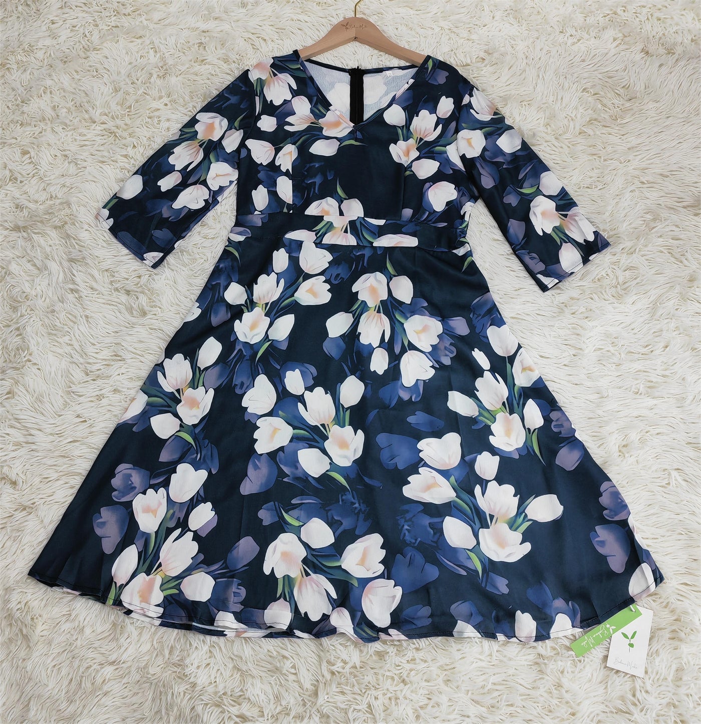 Sommery® Weißes Tulpenschichtenkleid mit kurzen blauen Ärmeln