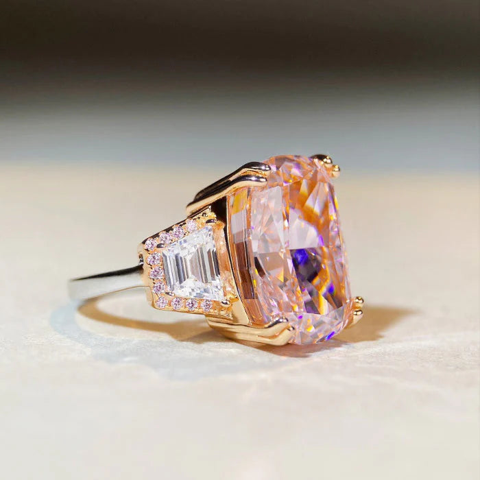 50% RABATT | Pinkora™ | Rosa Ring mit drei Steinen im Brillantschliff