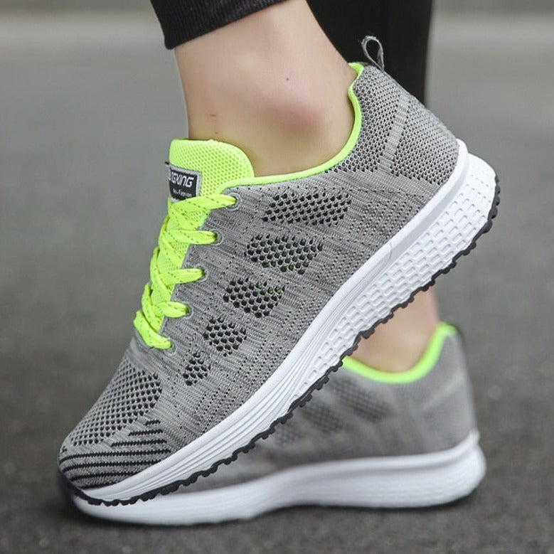 Damen Sneaker komplett weiß mit atmungsaktivem Mesh-Obermaterial, leichte Laufschuhe und Walkingschuhe für Training und Freizeit