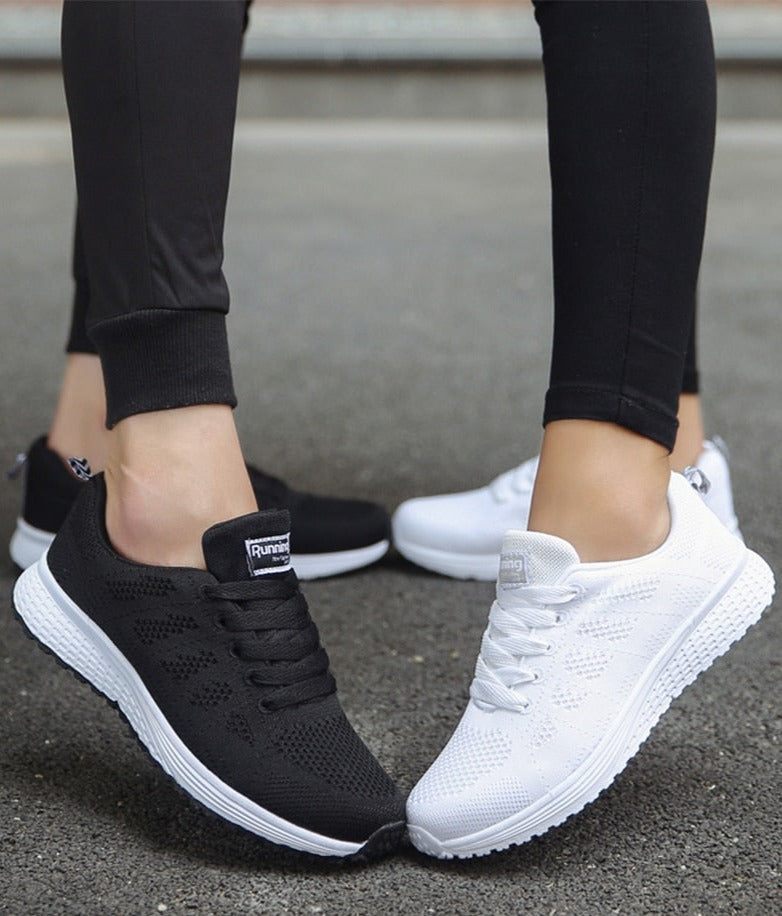 Damen Sneaker komplett weiß mit atmungsaktivem Mesh-Obermaterial, leichte Laufschuhe und Walkingschuhe für Training und Freizeit