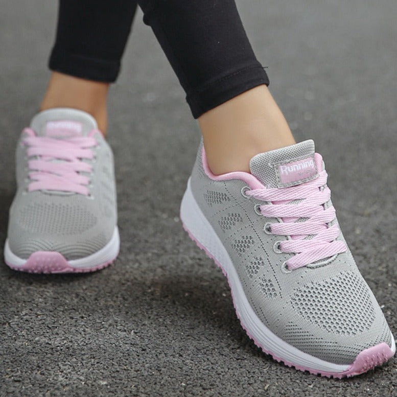 Damen Sneaker komplett weiß mit atmungsaktivem Mesh-Obermaterial, leichte Laufschuhe und Walkingschuhe für Training und Freizeit