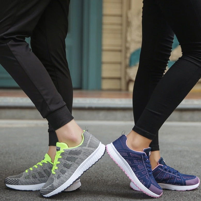 Damen Sneaker komplett weiß mit atmungsaktivem Mesh-Obermaterial, leichte Laufschuhe und Walkingschuhe für Training und Freizeit