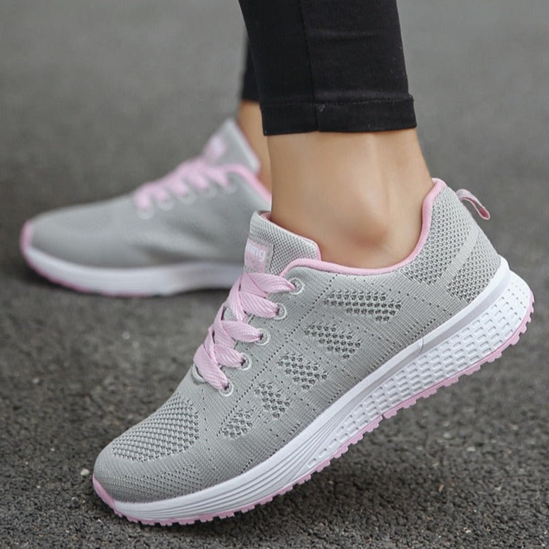 Damen Sneaker komplett weiß mit atmungsaktivem Mesh-Obermaterial, leichte Laufschuhe und Walkingschuhe für Training und Freizeit