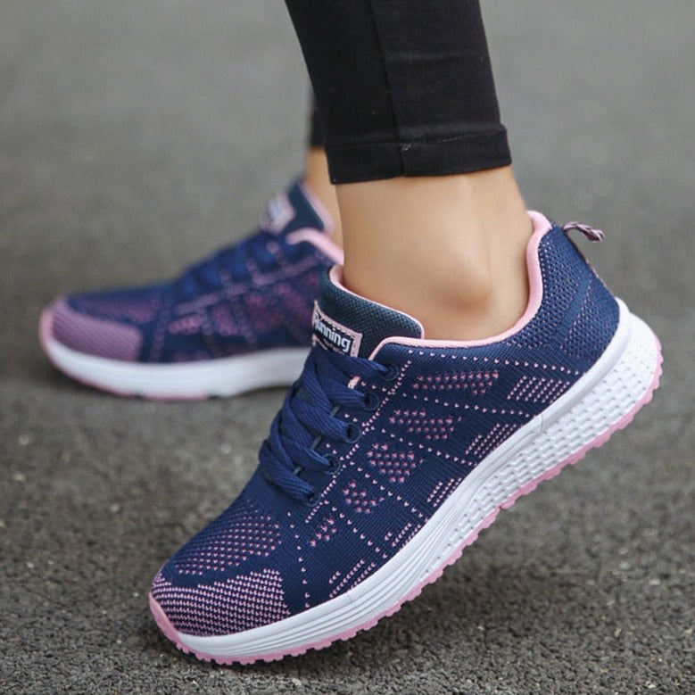 Damen Sneaker komplett weiß mit atmungsaktivem Mesh-Obermaterial, leichte Laufschuhe und Walkingschuhe für Training und Freizeit