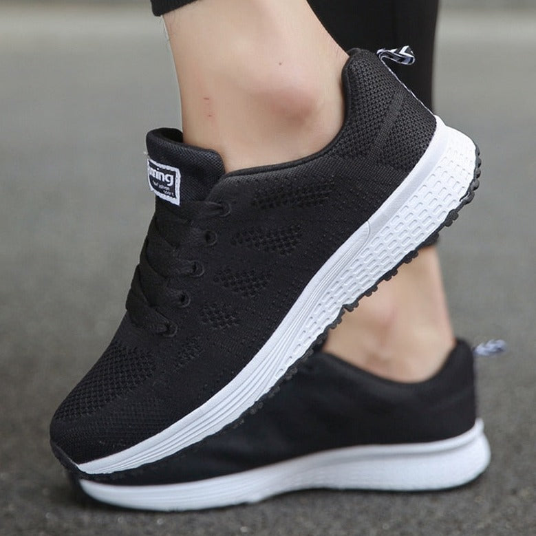 Damen Sneaker komplett weiß mit atmungsaktivem Mesh-Obermaterial, leichte Laufschuhe und Walkingschuhe für Training und Freizeit