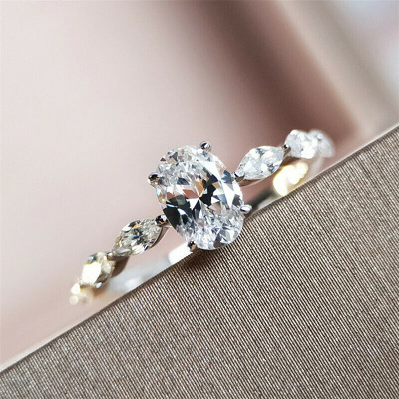 LumiOval™ | Ovaler Diamantring