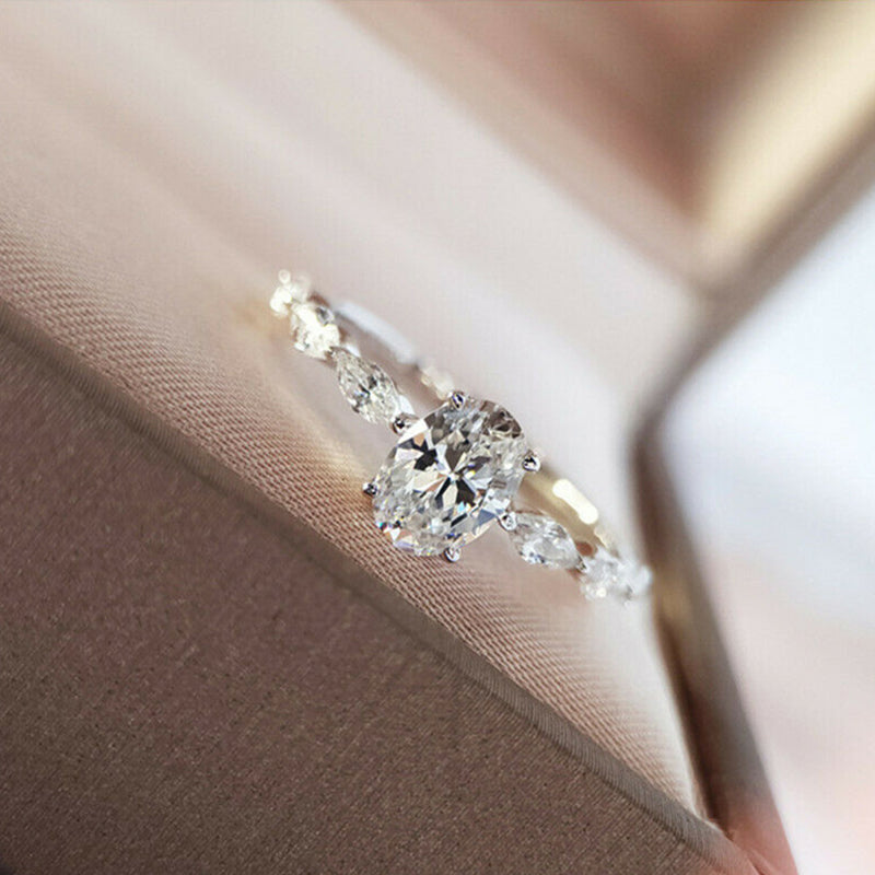 LumiOval™ | Ovaler Diamantring
