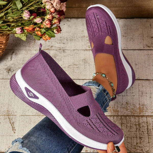 Modische grüne Damensneaker im Slip-on-Stil mit dehnbarem, luftdurchlässigem Strick-Obermaterial, elastischem Riemen, keilförmigem Komfortabsatz und rutschfester Laufsohle für ganztägige Leichtigkeit und Stil.