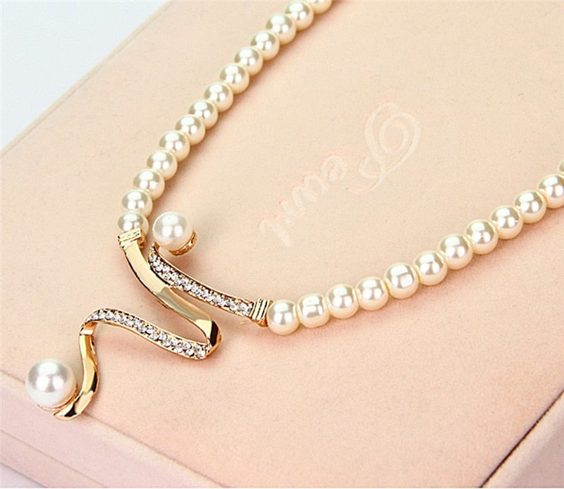 50% RABATT | Luciya™ | Elegante Perlenkette mit Twist-Design