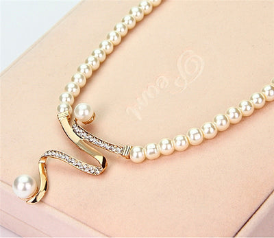 50% RABATT | Luciya™ | Elegante Perlenkette mit Twist-Design