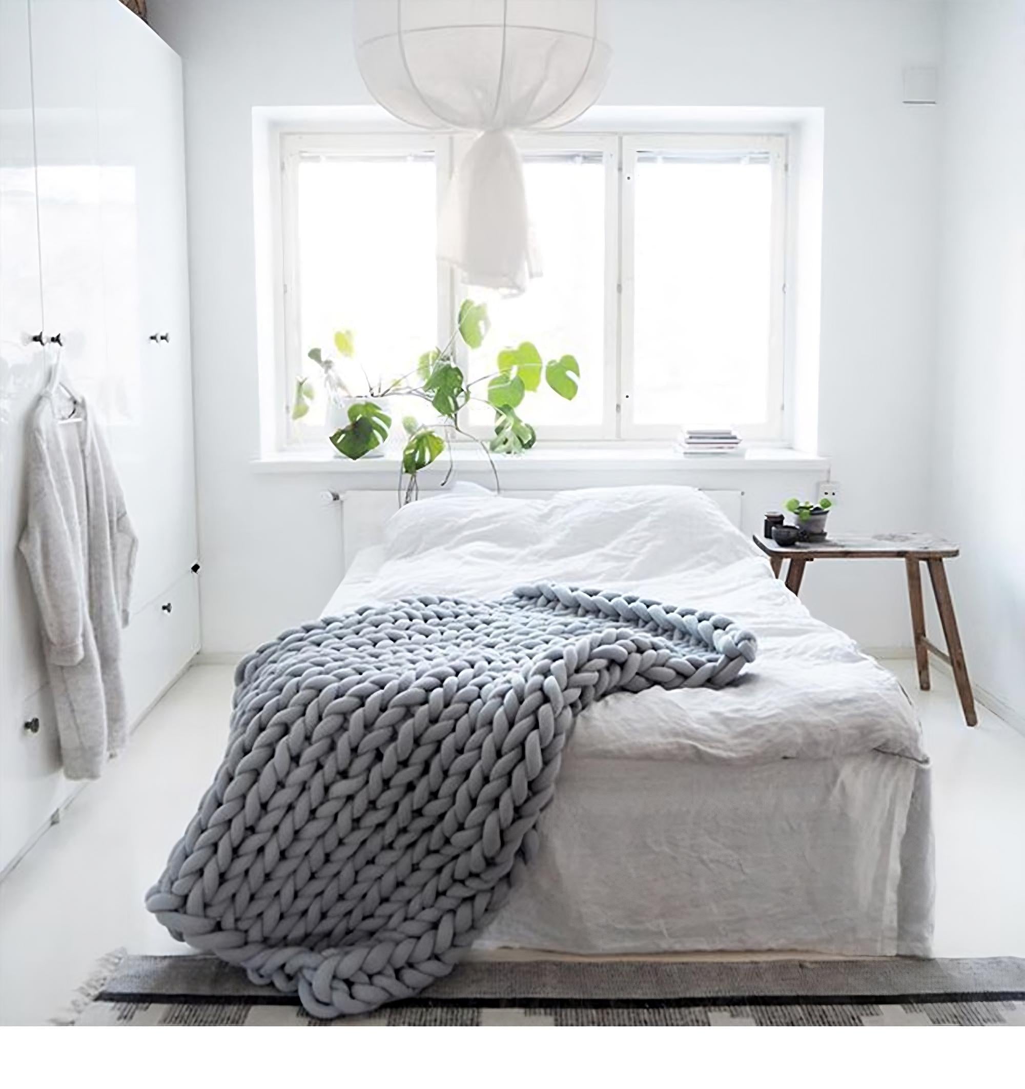 StrickDecke™ – große handgestrickte Chunky Knit Decke in Cremeweiß, weiche und warme Wohndecke für Sofa und Schlafzimmer