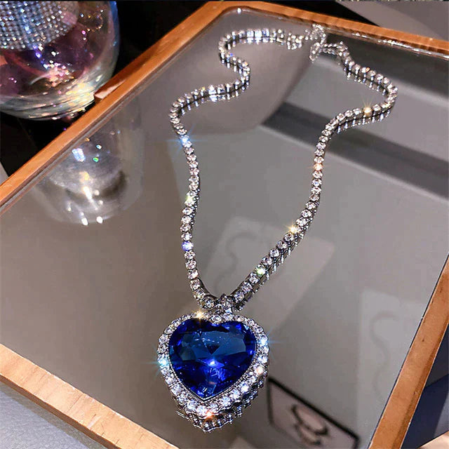 EternaBlue™ | Herz-Halskette mit Blauem Kristall