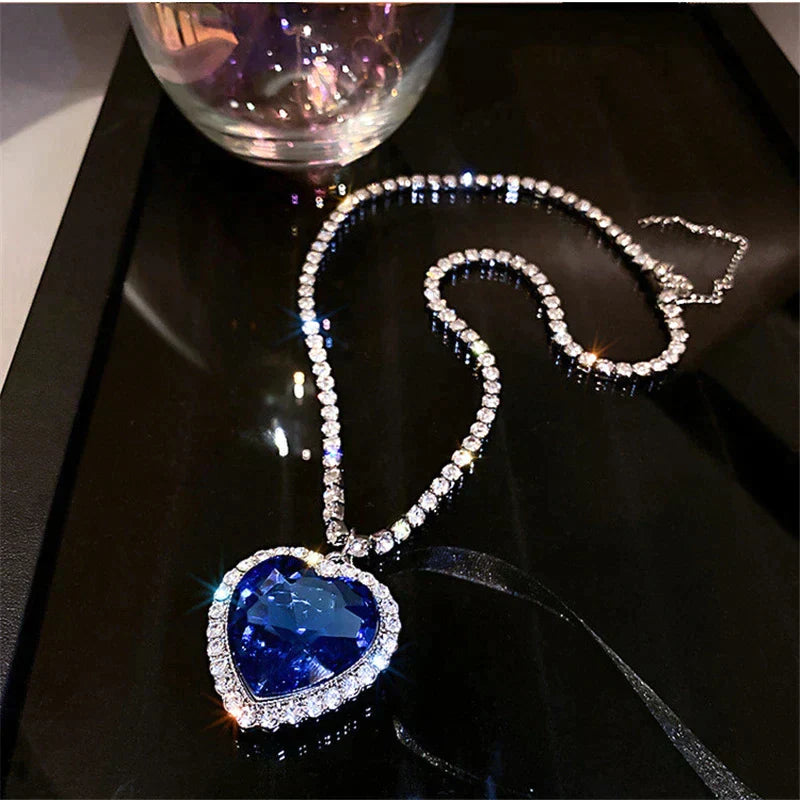 50% RABATT | EternaBlue™ | Herz-Halskette mit Blauem Kristall
