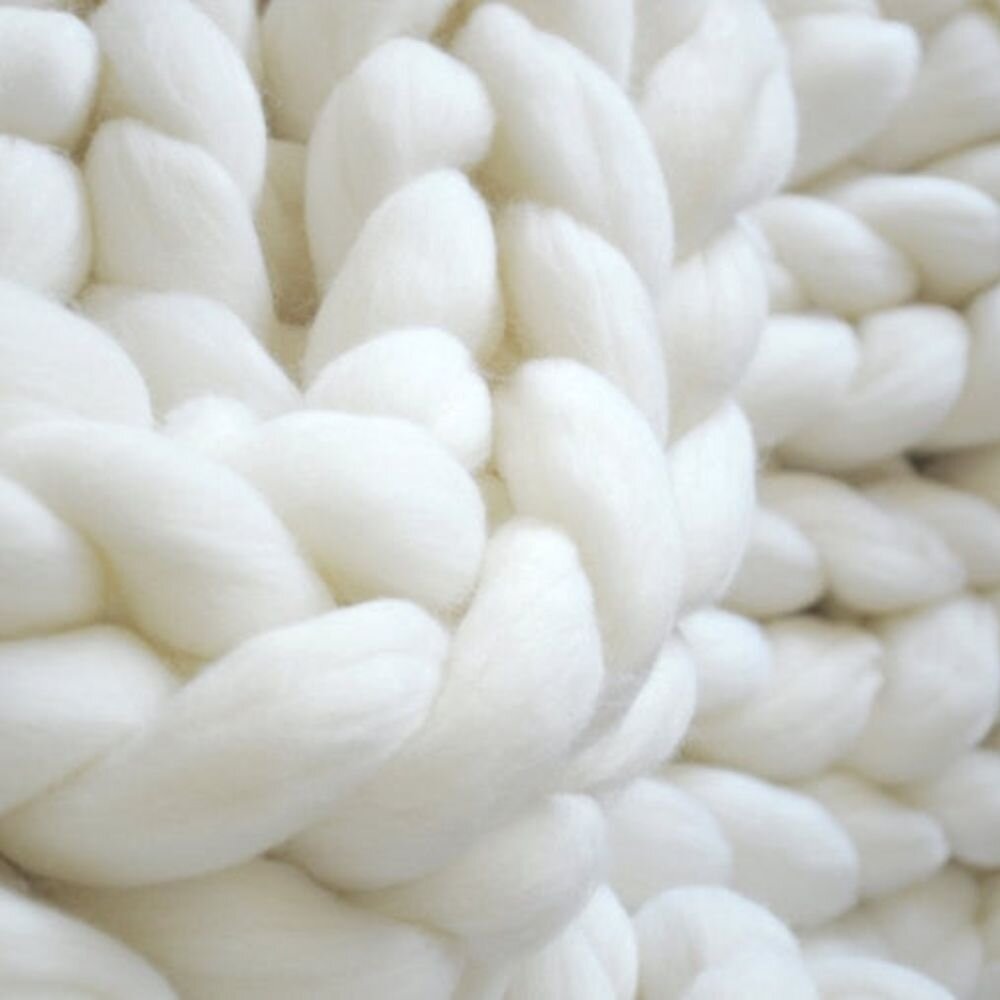 StrickDecke™ – große handgestrickte Chunky Knit Decke in Cremeweiß, weiche und warme Wohndecke für Sofa und Schlafzimmer
