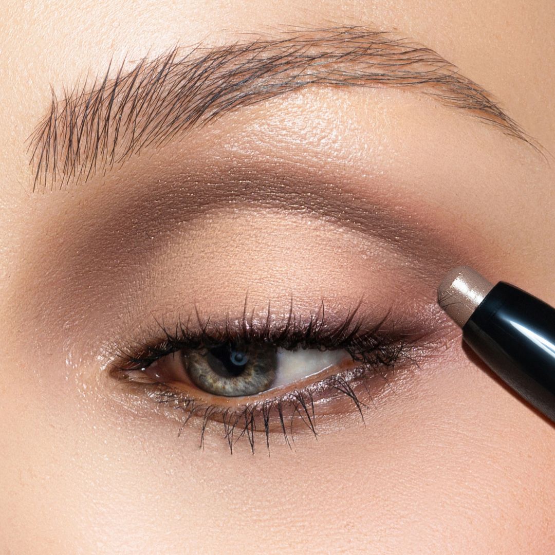Perfect Fit | Ein samtiger Nude Contour Satin Eyeshadow Stick