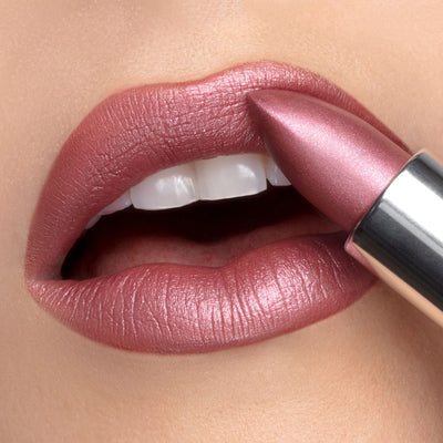 50% RABATT | SilkKiss | Ein blasses, rosafarbenes Mauve mit matt schimmerndem Lippenstift