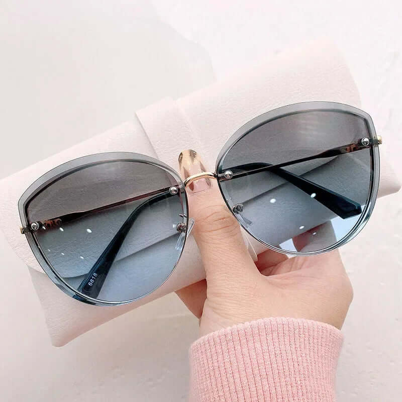 50% RABATT | SolarCharm Cat-Eye | Sonnenbrille Damen, Randlose Katzenaugenform UV400