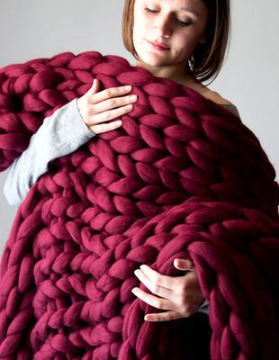 Große chunky Strickdecke, handgestrickt aus dicker Wolle, kuschelige Wohndecke für Sofa, Bett & Wohnzimmer Deko