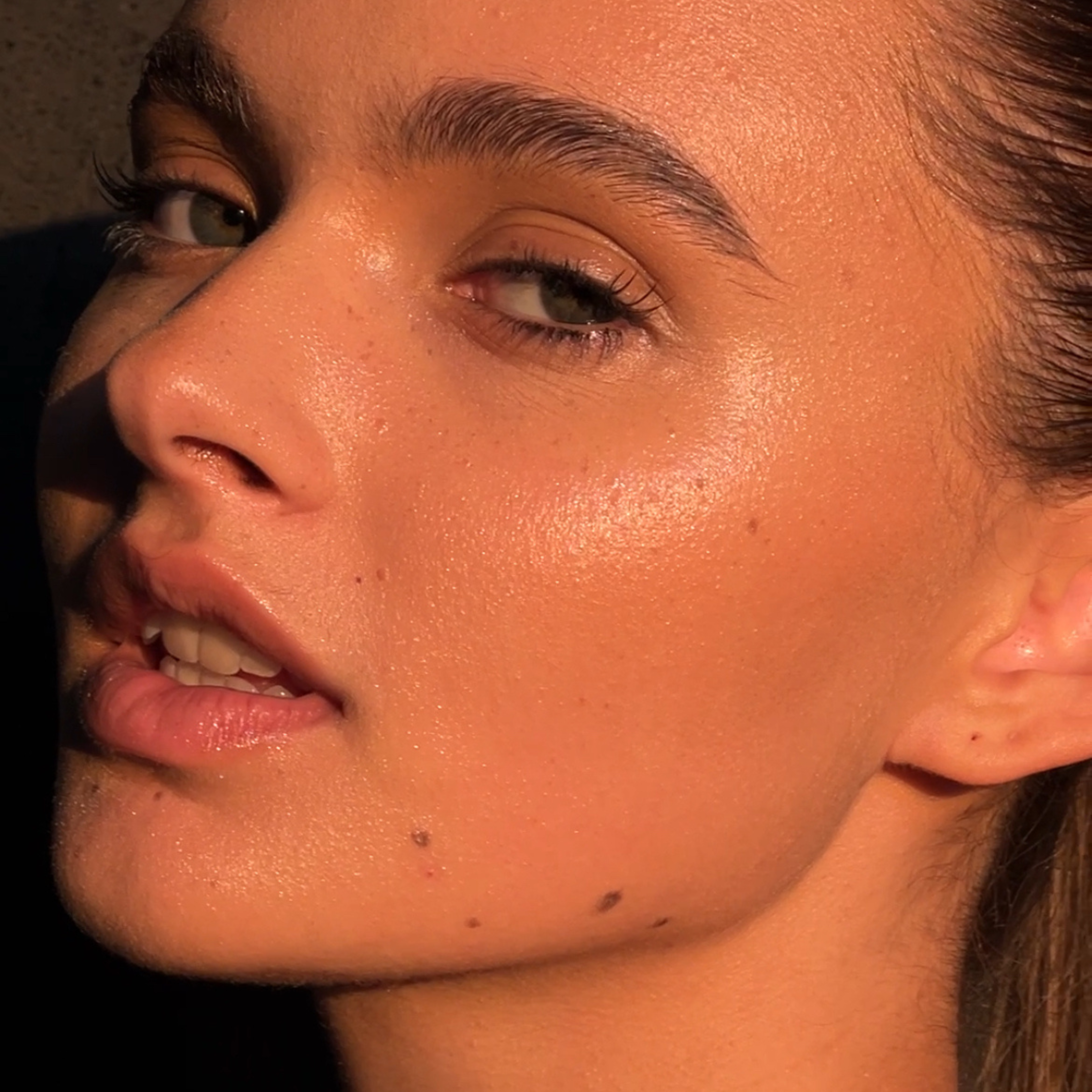 Glowelle™ | Strahlender Teint, ganz ohne Filter