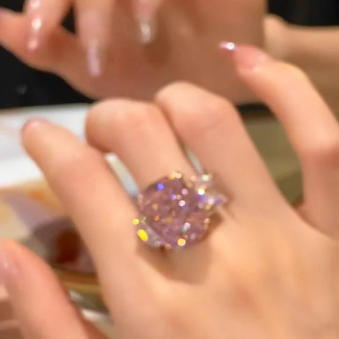 50% RABATT | Pinkora™ | Rosa Ring mit drei Steinen im Brillantschliff
